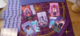 Tirage de tarot coloré et vivant sur bois
